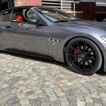 Maserati Gran Cabrio mit unseren Barracuda Ultralight Racing Wheels Project 2.0 black brushed